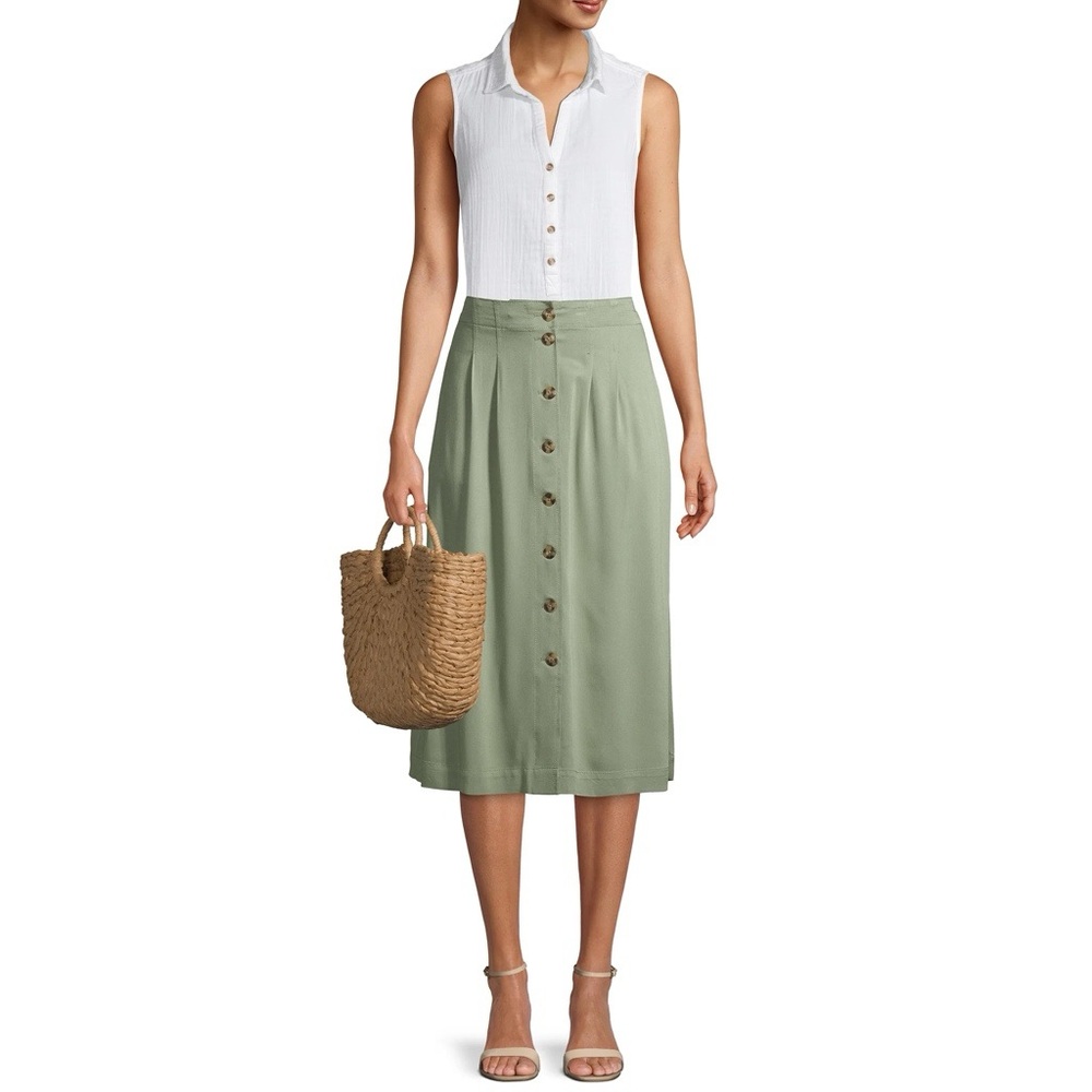 🦋3/$25 Time and Tru Button Front Midi Skirt